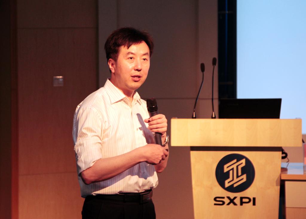 省级教学名师、我院副院长王津教授作《从微课到精品在线开放课程——以计算机应用基础课程建设为例》的报告