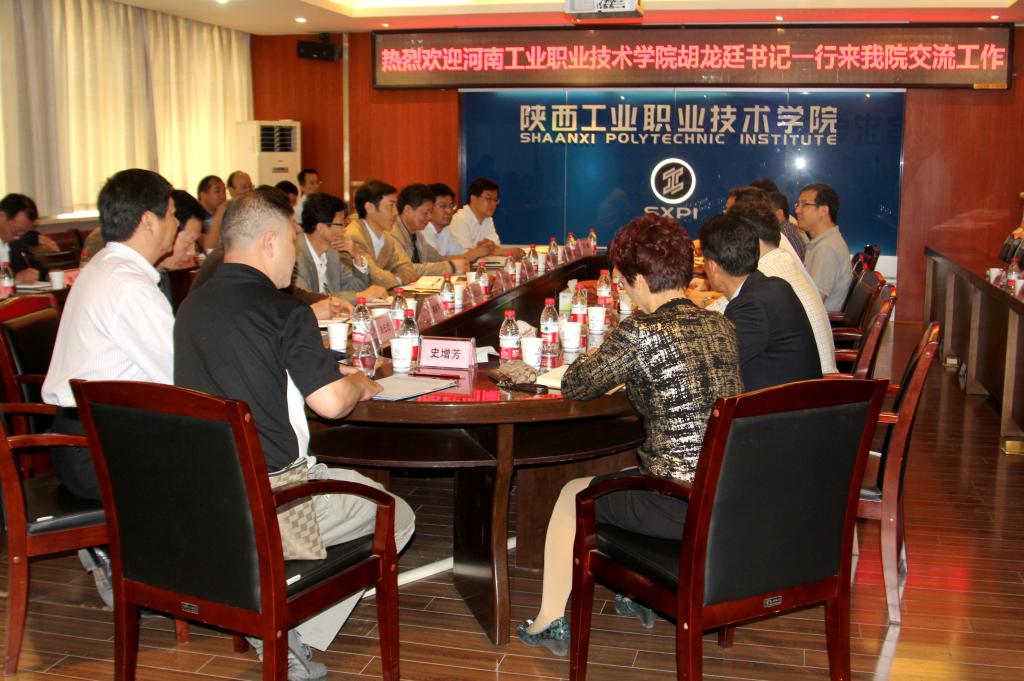 河南工业职业技术学院胡龙廷书记一行来我院交流工作