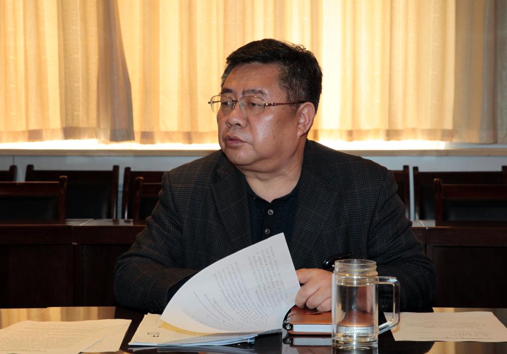 党委书记邓志辉作班子对照检查