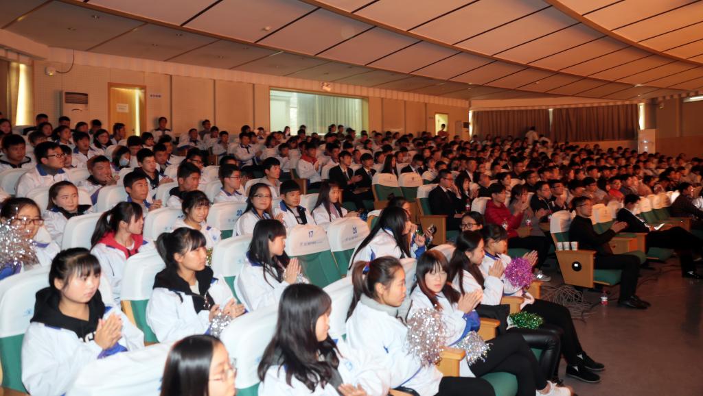 400余名师生代表观看比赛