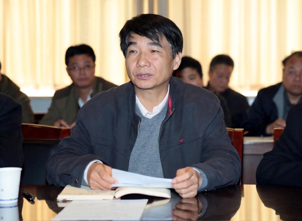 党委书记崔岩为全体干部讲党课