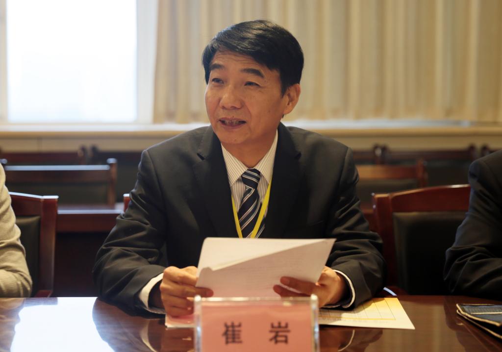 党委书记崔岩同志主持主席团第一次会议