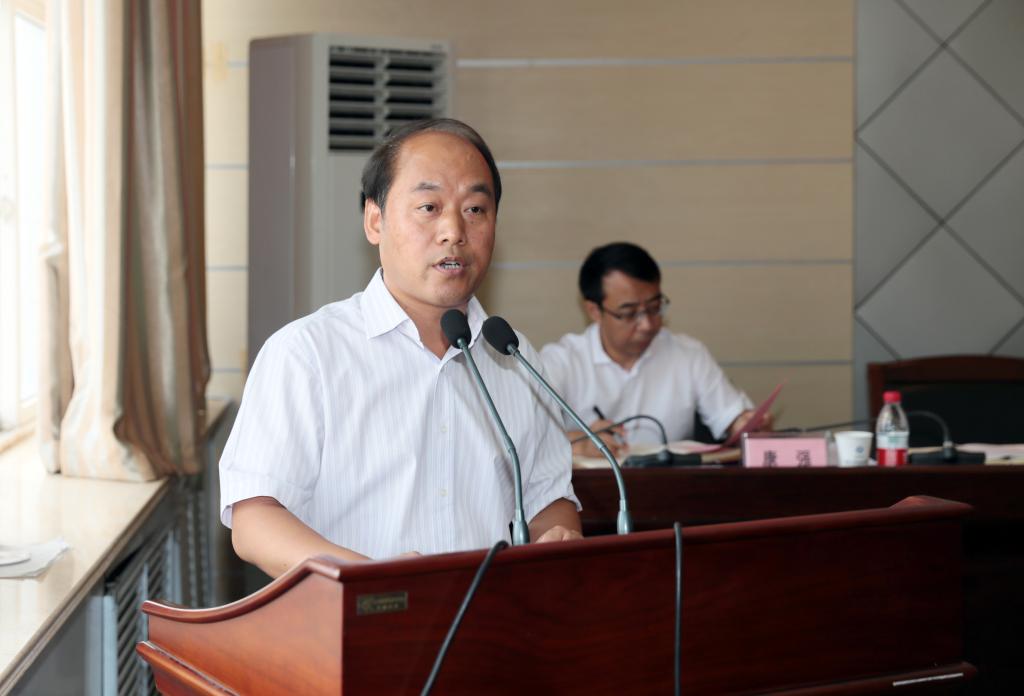 副院长梅创社主持23日下午的会议