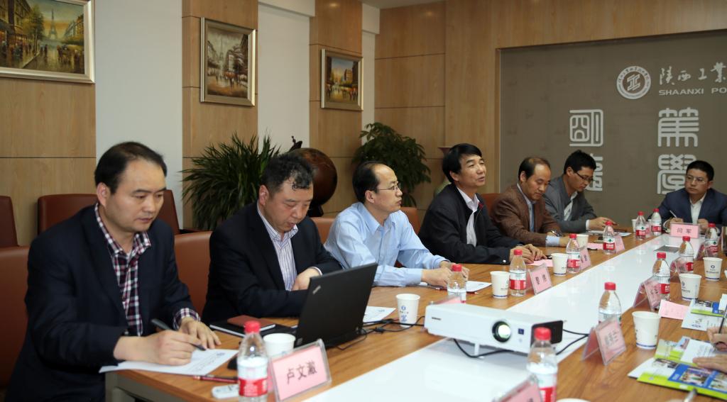 我院党政办、学生处、就业处、高职所及信息学院等部门负责同志参加座谈