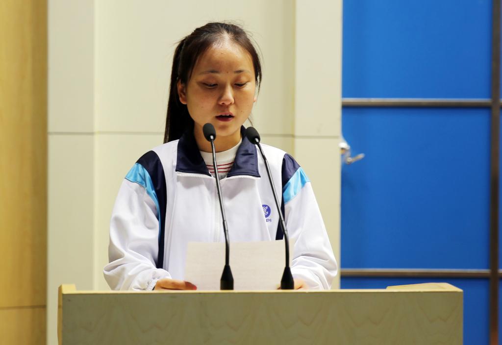 学员代表、造价1401班赵娜同学发言