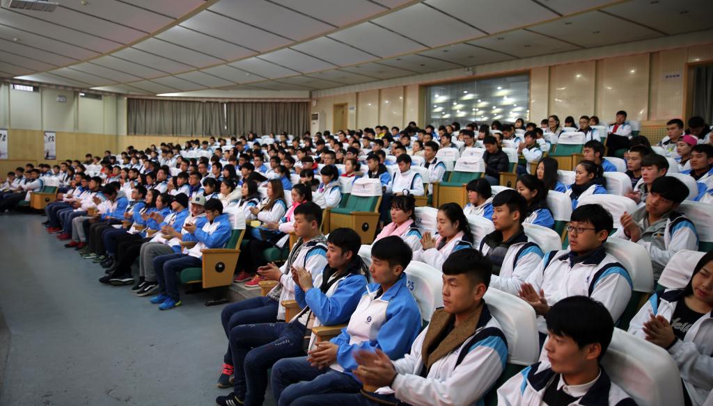 第九期320余名学员参加了开班典礼