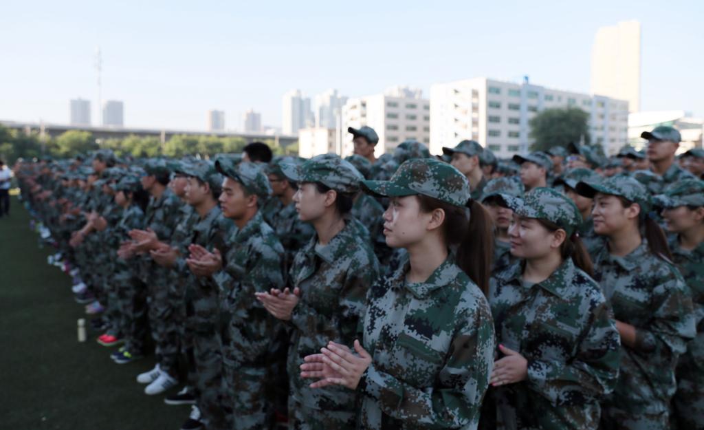 2016级全体新生参加典礼