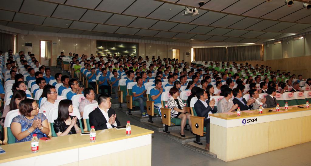 公司领导和2015、2016届订单班学生参加典礼