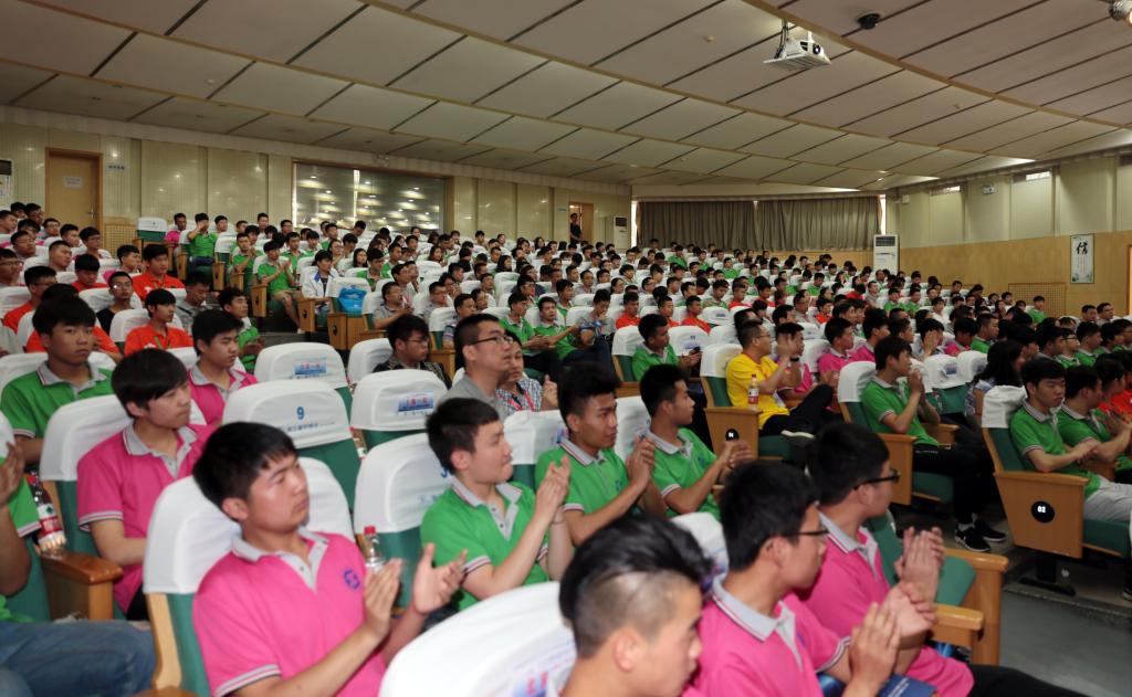 全国24个省、市、自治区以及境外的400余名职教专家、院校同仁参加论坛