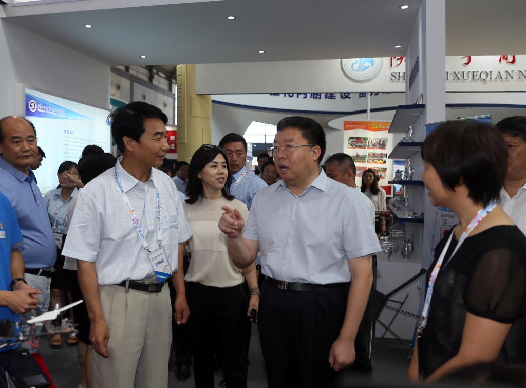 省委副书记毛万春称赞陕西工院办出可特色,发展大有希望