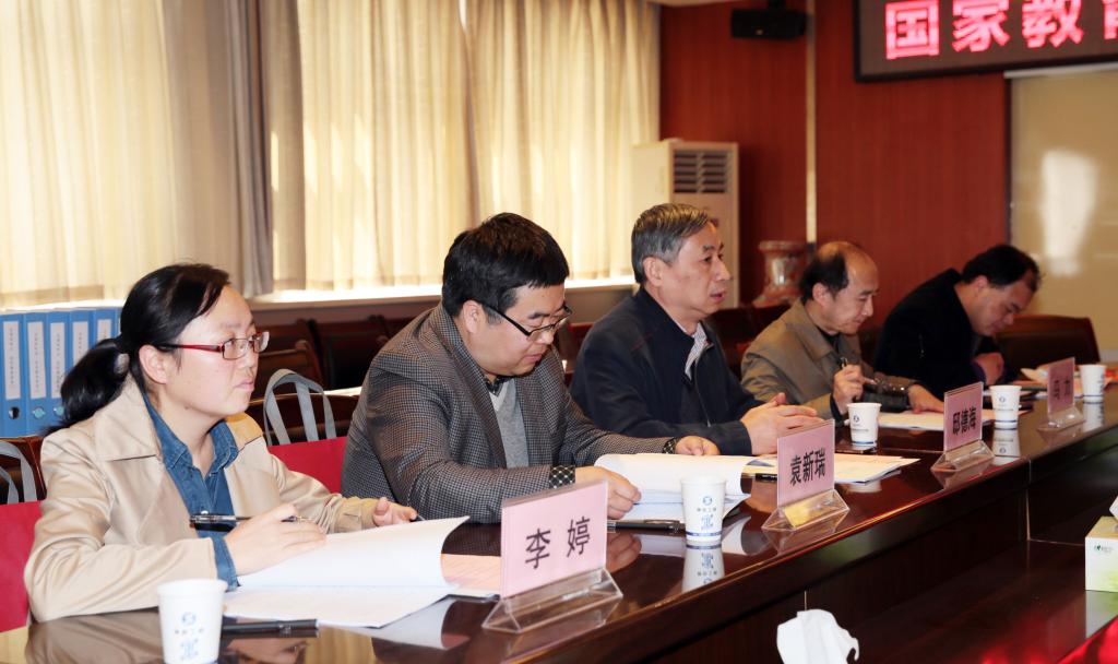 验收专家组一行