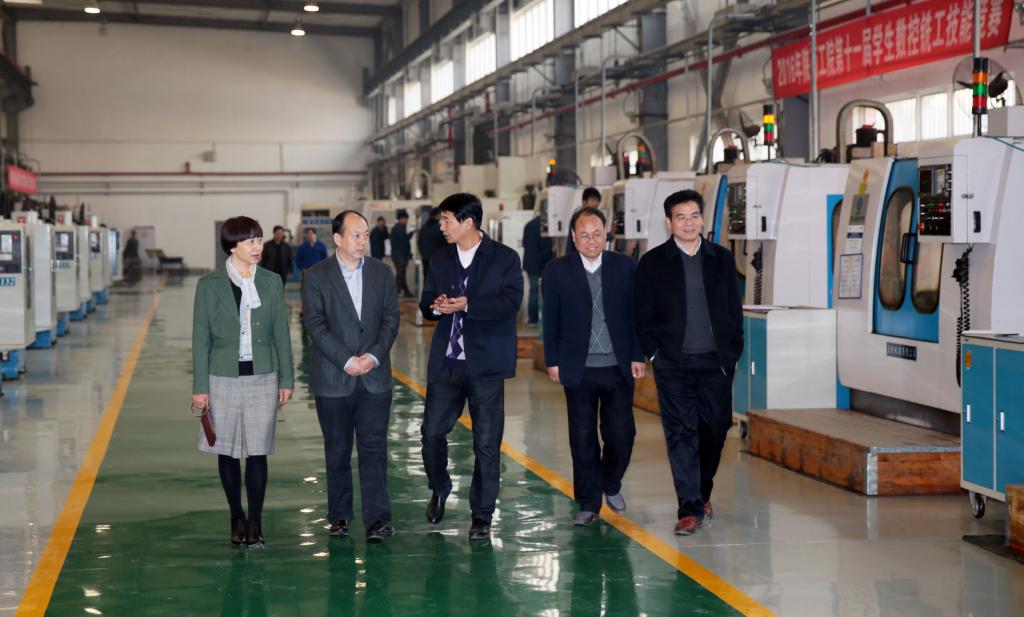 省委高教工委常务副书记董小龙莅院考察调研